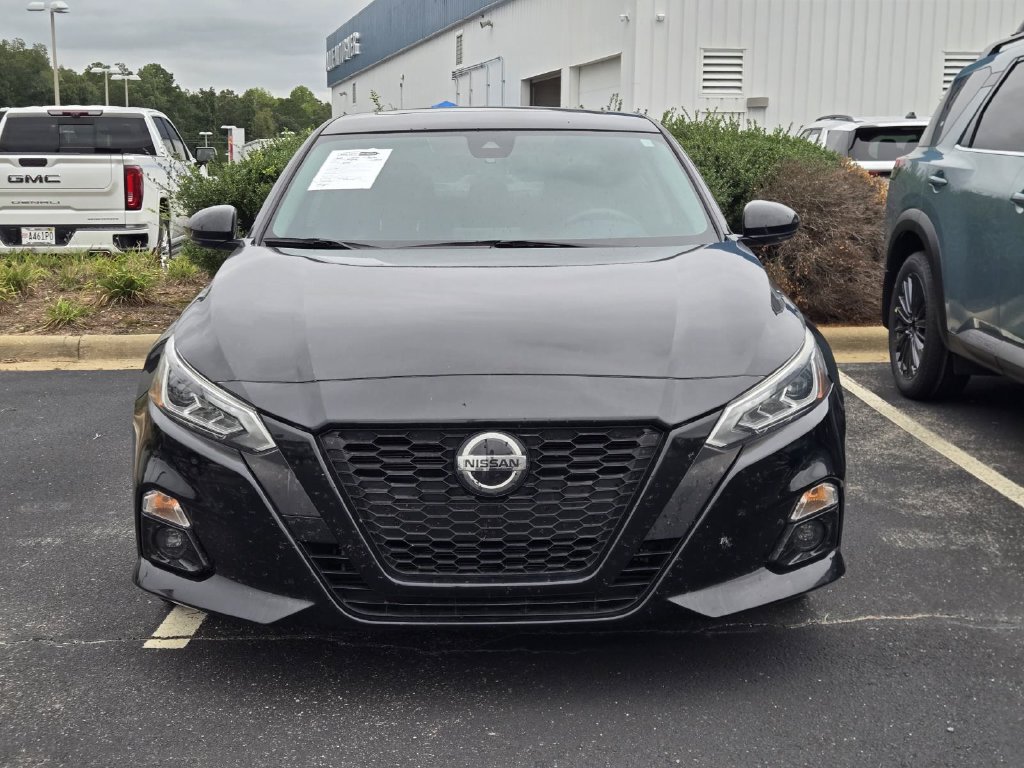 Used 2022 Nissan Altima 2.5 SR w/ Midnight Edition Package FWD image 2