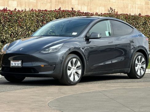 Used 2024 Tesla Model Y Long Range image 8
