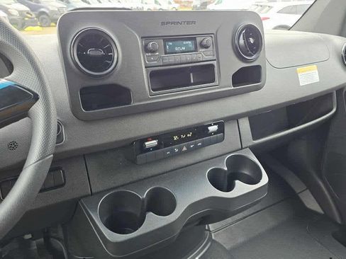 Used 2025 Mercedes-Benz Sprinter 2500 image 35