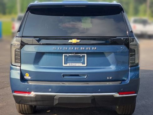 Used 2025 Chevrolet Suburban LT w/ Comfort Package AWD/4WD image 7