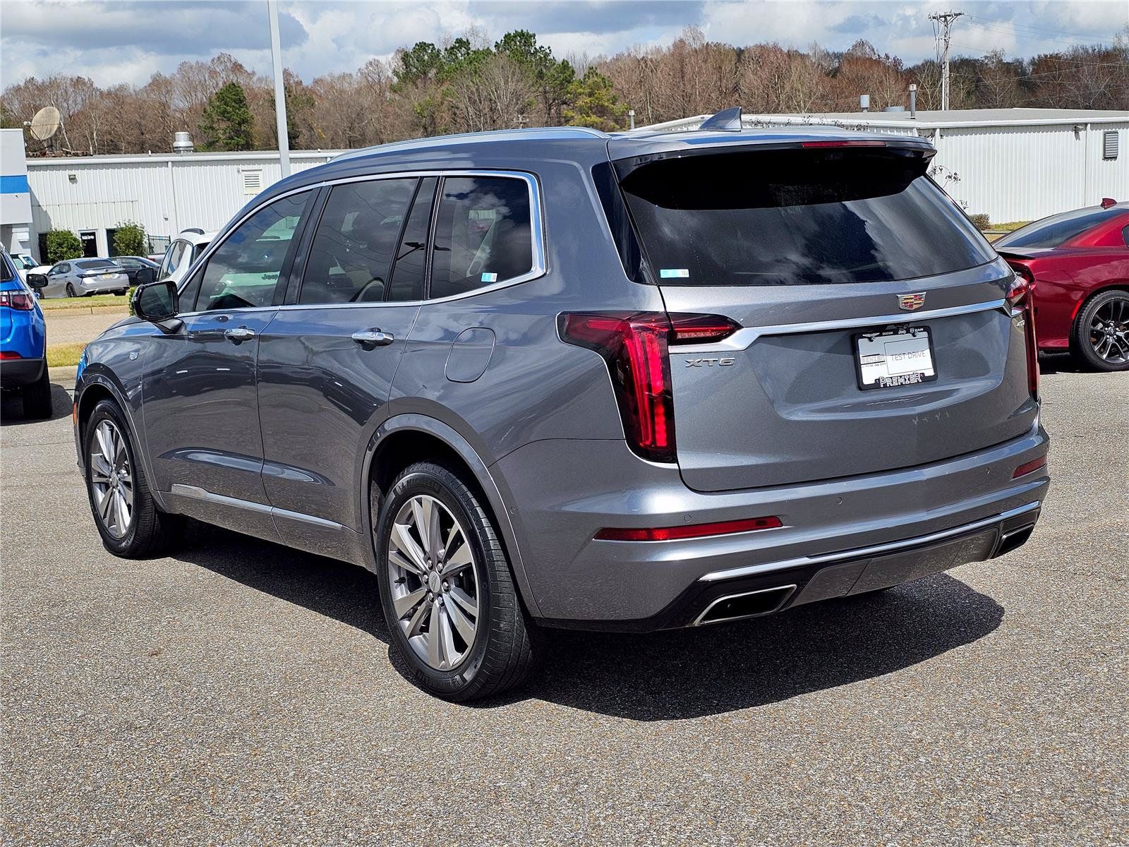 Used 2022 Cadillac XT6 Premium Luxury w/ Technology Package FWD image 11