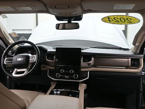 Used 2024 Ford Expedition Max Limited image 18