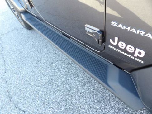 Used 2024 Jeep Wrangler Unlimited Sahara AWD/4WD image 15