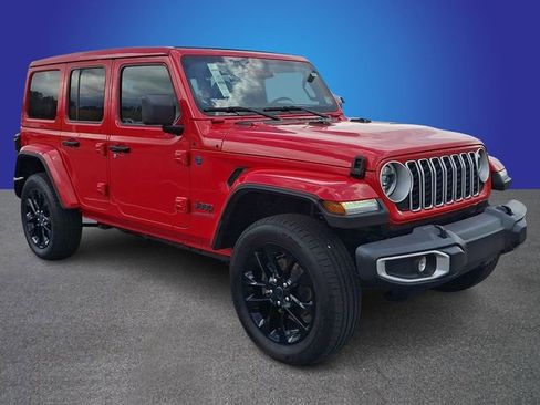 Used 2025 Jeep Wrangler Unlimited Sahara w/ Safety Group AWD/4WD image 3