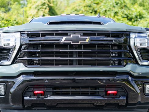 Used 2026 Chevrolet Silverado 2500 LTZ w/ LTZ Plus Package AWD/4WD image 37