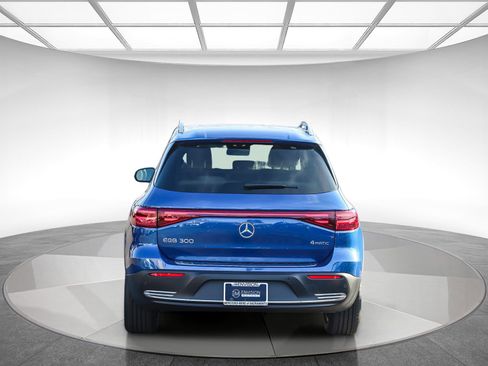 Used 2024 Mercedes-Benz EQB 300 4MATIC image 3