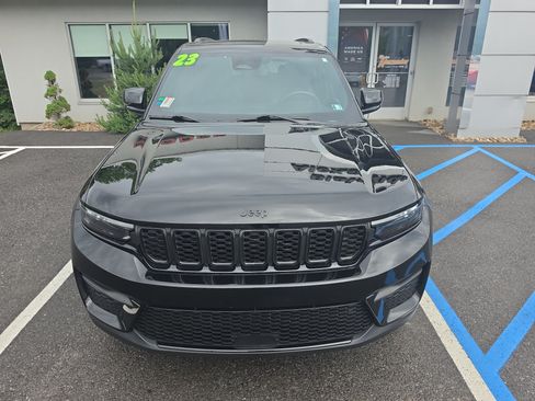 Used 2023 Jeep Grand Cherokee Altitude AWD/4WD image 9