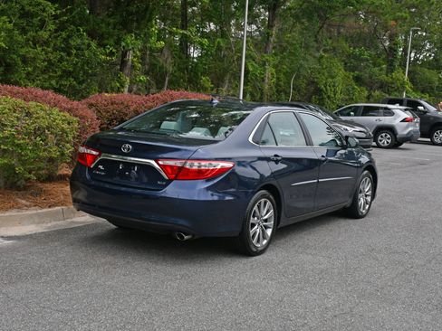 Used 2016 Toyota Camry XLE w/ Moonroof Package FWD image 4