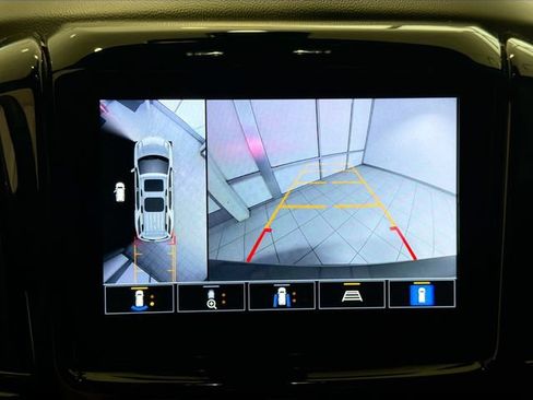 Used 2023 Chevrolet Traverse RS FWD image 13