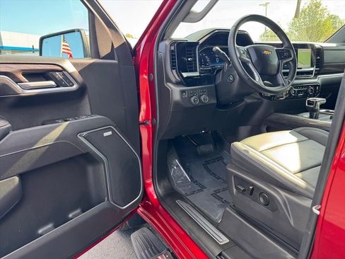 Used 2025 Chevrolet Silverado 1500 LTZ image 15