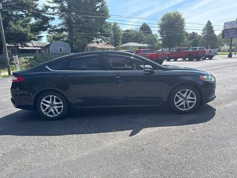 Used 2015 Ford Fusion SE FWD image 4