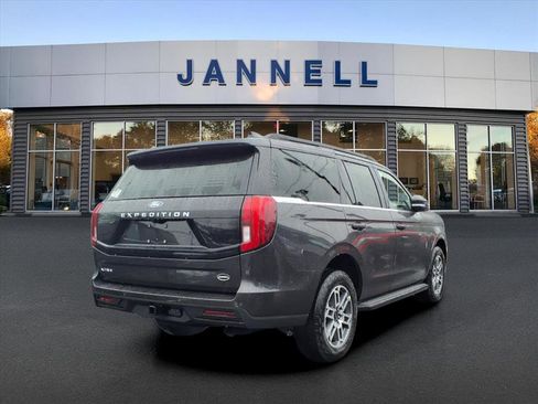 New 2026 Ford Expedition Active image 3