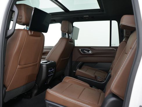 Used 2023 Chevrolet Suburban High Country AWD/4WD image 20