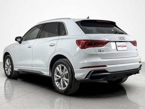 Used 2023 Audi Q3 2.0T Premium w/ Convenience Package AWD/4WD image 3