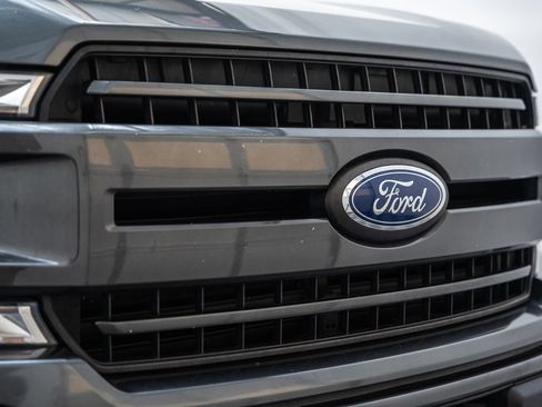 Used 2019 Ford F150 XLT w/ Equipment Group 302A Luxury AWD/4WD image 13