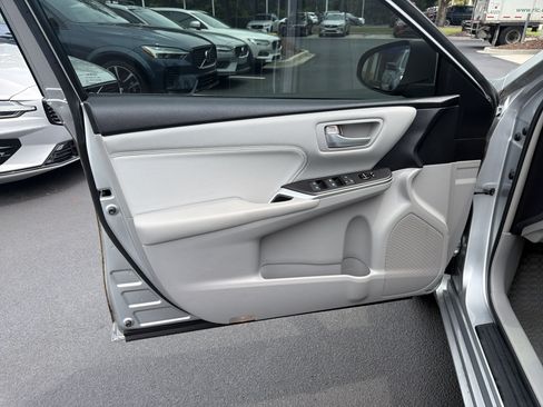 Used 2017 Toyota Camry XLE w/ Moonroof Package FWD image 14