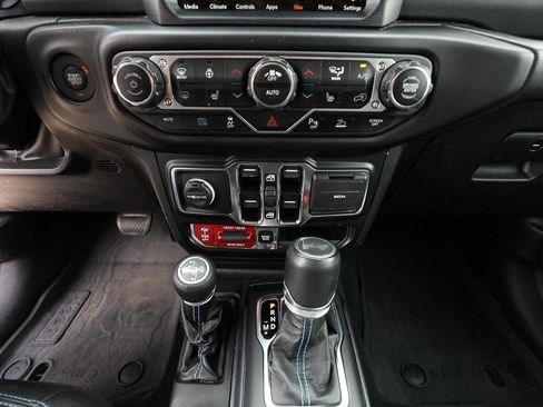 Used 2022 Jeep Wrangler Unlimited Rubicon 4xe w/ Cold Weather Group AWD/4WD image 19