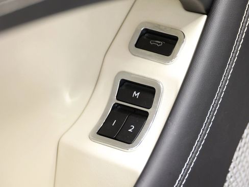 Used 2021 Bentley Bentayga w/ First Edition Specification AWD/4WD image 14