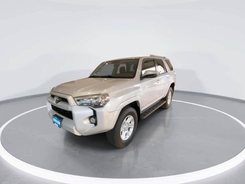 Used 2016 Toyota 4Runner SR5 AWD/4WD image 4