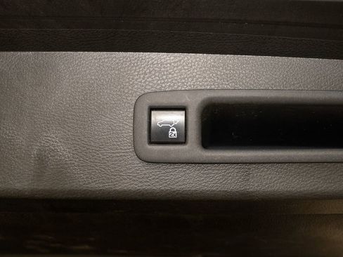 Used 2022 Toyota Sienna XLE Woodland Edition image 7