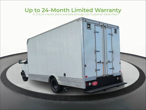 Used 2016 Chevrolet Express 4500 RWD image 5