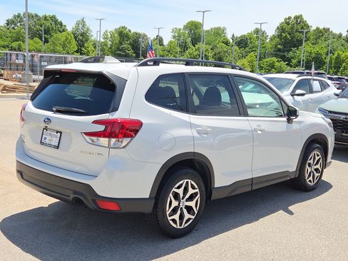 Used 2023 Subaru Forester Premium AWD/4WD image 3
