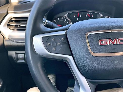 Used 2023 GMC Acadia SLT AWD/4WD image 12