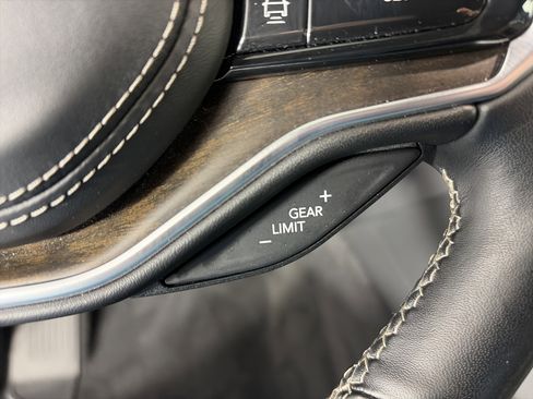 Used 2023 Jeep Grand Wagoneer L Series II image 41