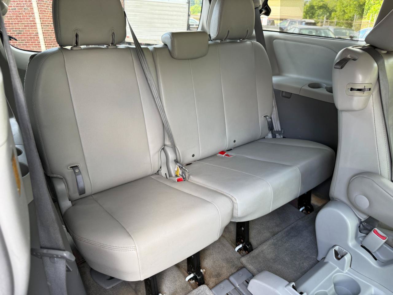Used 2013 Toyota Sienna XLE w/ Entertainment Pkg FWD image 60