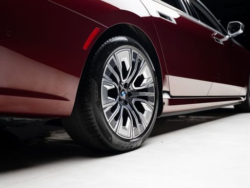 Used 2023 BMW i7 xDrive60 w/ Executive Package 2 image 77