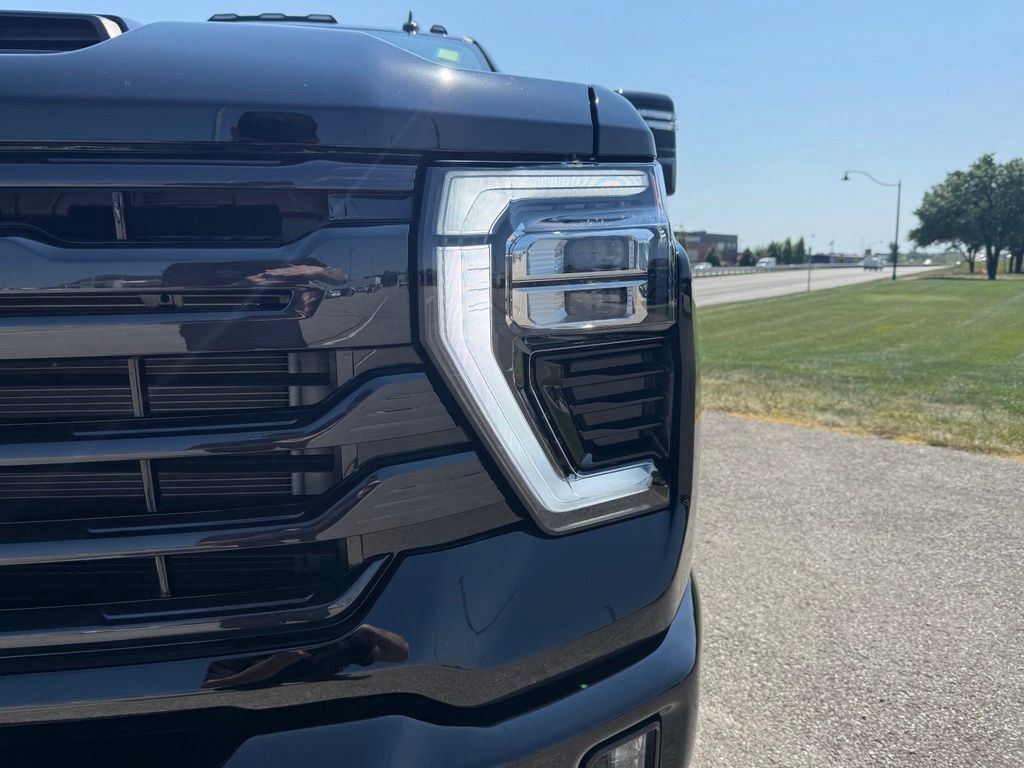 Used 2026 Chevrolet Silverado 2500 High Country w/ Midnight Edition AWD/4WD image 9