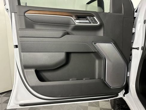 New 2025 GMC Sierra 2500 Denali w/ Denali Reserve Package image 8