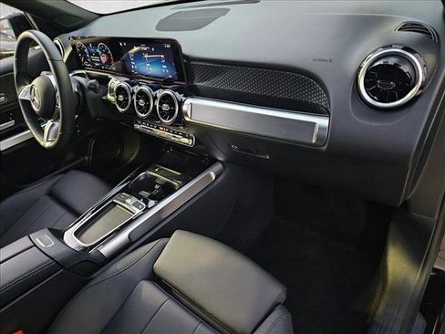 Used 2025 Mercedes-Benz GLB 250 image 20
