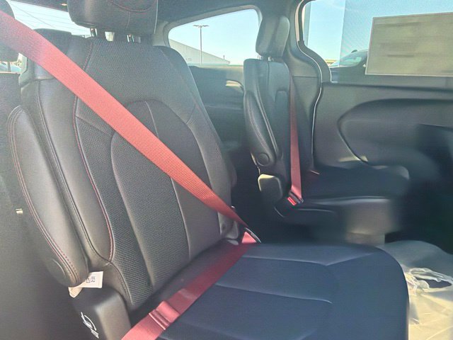 New 2027 Chrysler Pacifica Select AWD/4WD image 12