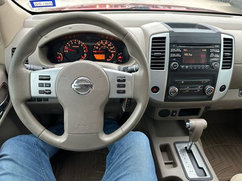 Used 2014 Nissan Frontier SV RWD image 12