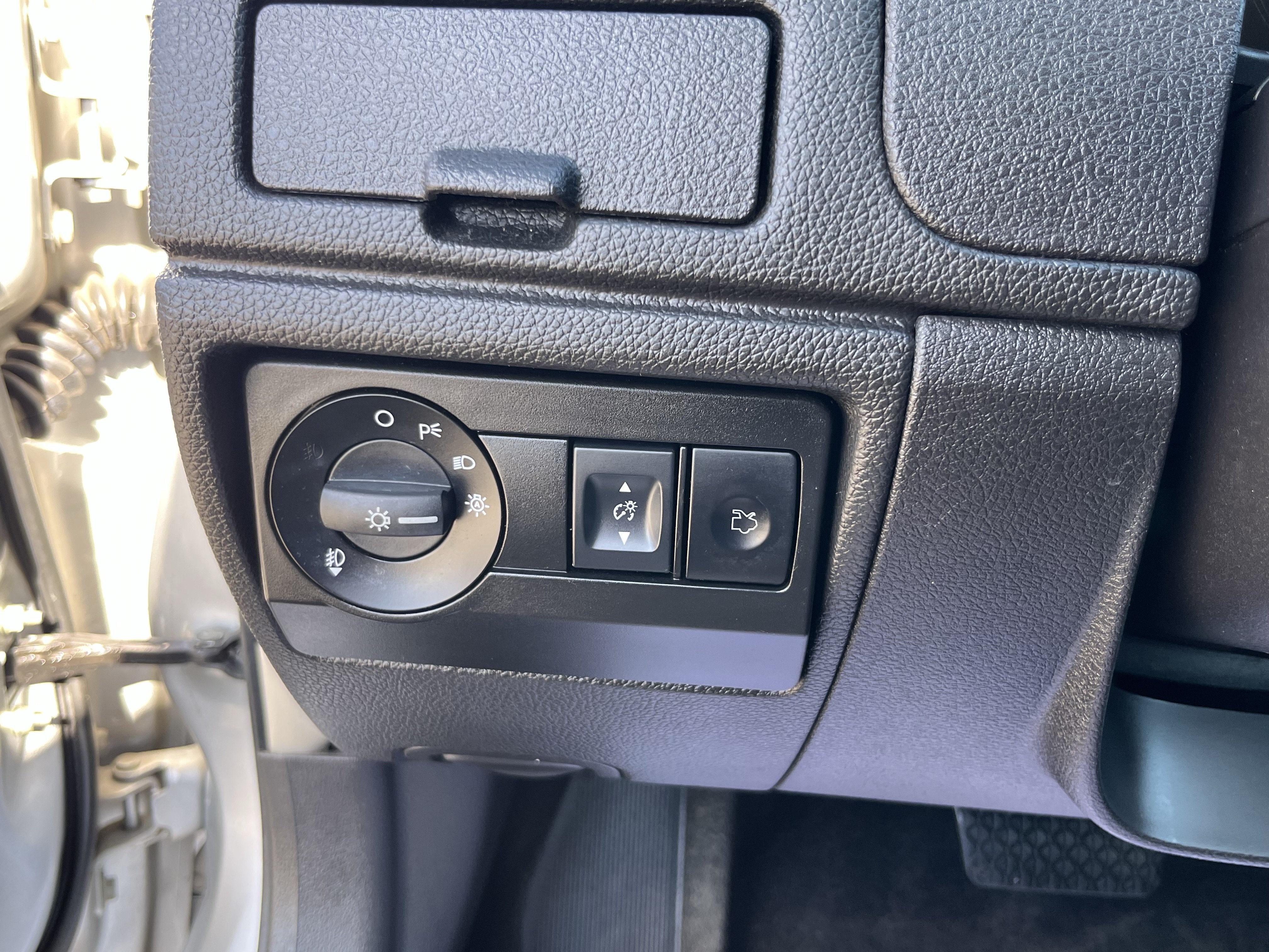 Used 2012 Ford Fusion SEL FWD image 19