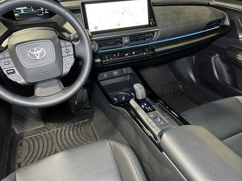 Used 2025 Toyota Prius AWD image 30