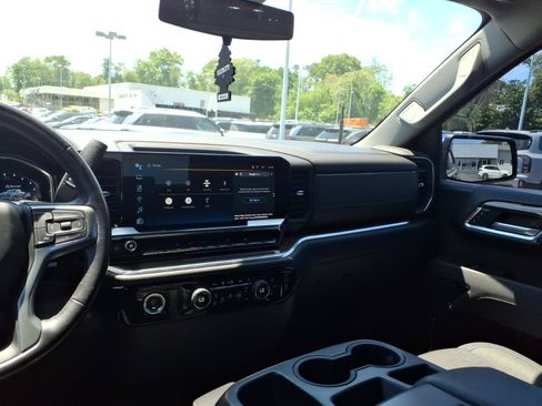 Used 2022 Chevrolet Silverado 1500 LT AWD/4WD image 19