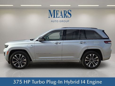Used 2023 Jeep Grand Cherokee Overland w/ Luxury Tech Group IV AWD/4WD image 3