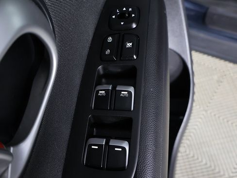 Used 2017 Kia Soul + image 29