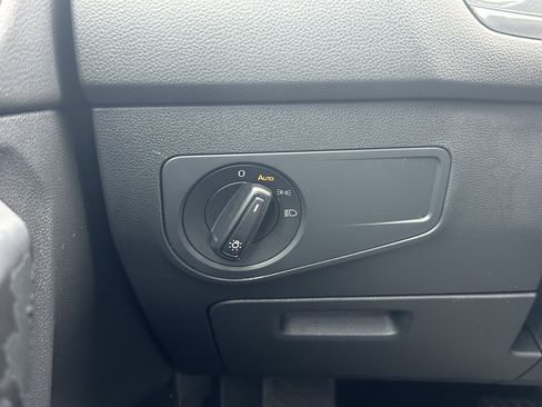 Used 2019 Volkswagen Tiguan S image 17