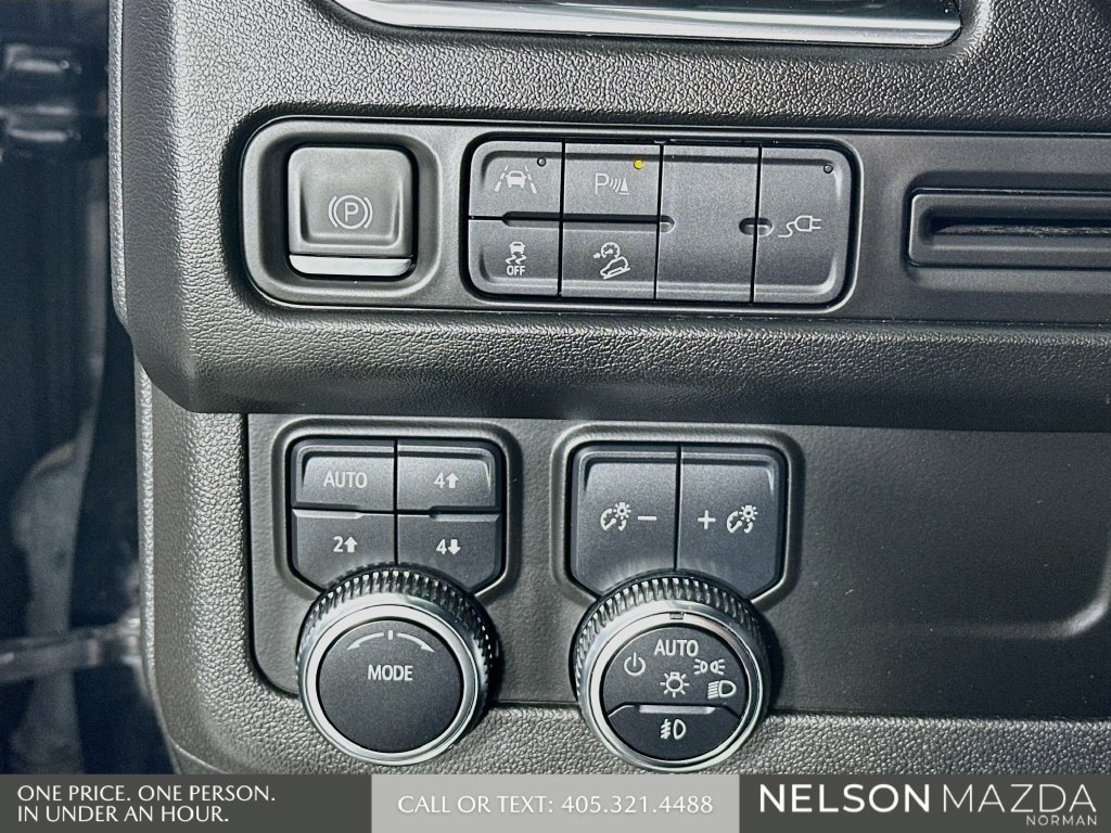 Used 2022 GMC Yukon XL AT4 AWD/4WD image 11
