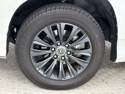 Used 2023 Lexus GX 460 Premium w/ Accessory Package AWD/4WD image 12