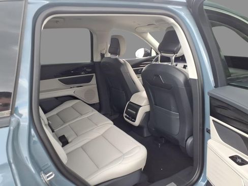 New 2026 Lincoln Nautilus Premier AWD/4WD image 11