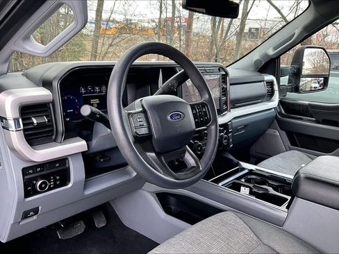 Used 2024 Ford F250 XLT w/ Black Appearance Package image 16