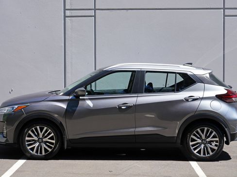 Used 2023 Nissan Kicks SV FWD image 40