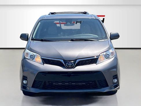 Used 2020 Toyota Sienna XLE FWD image 2