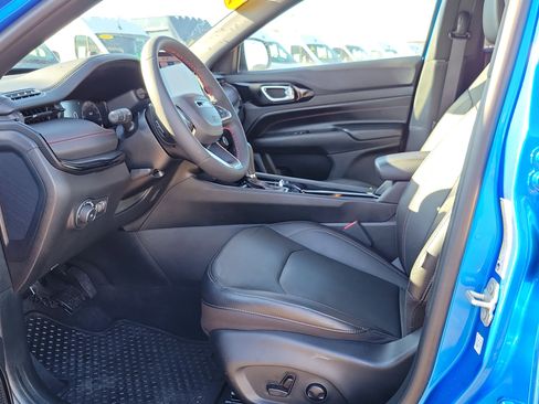 Used 2024 Jeep Compass Trailhawk w/ Trailhawk Elite Group image 8