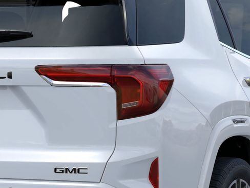 New 2026 GMC Terrain Denali w/ LPO, Black Badging Package AWD/4WD image 11