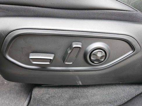 New 2025 Jeep Grand Cherokee L Laredo image 17